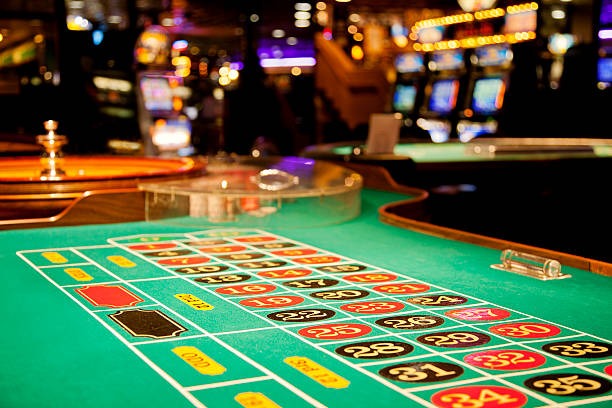 Money Train slot game interface on mobile